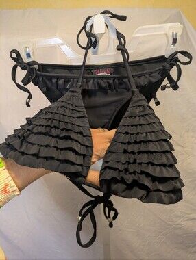 Want by Ingear Black Tiered Ruffle Triangle Bikini Set - Medium